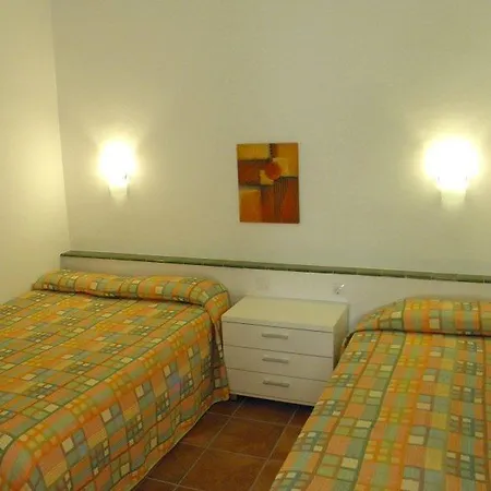 Canary Garden Club 3*