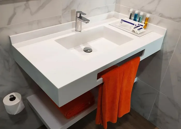 Canary Garden Club 3*