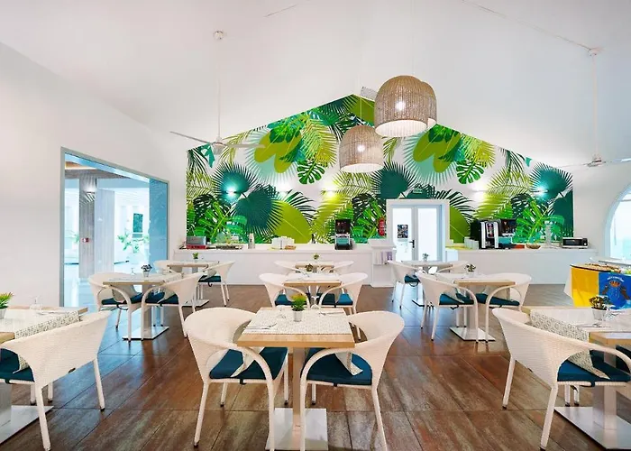 Canary Garden Club 3*