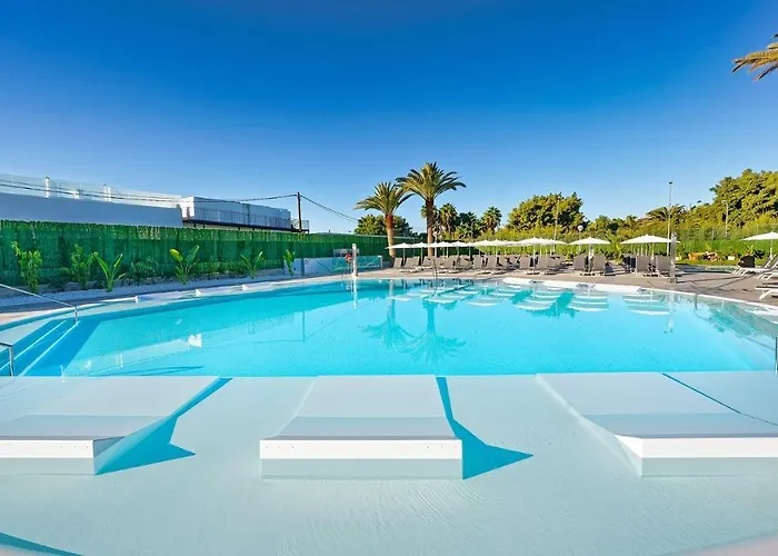 Canary Garden Club 3*