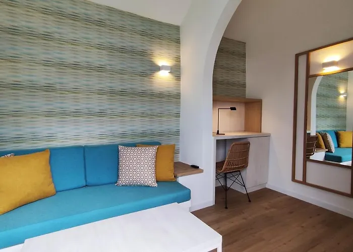 Canary Garden Club 3*