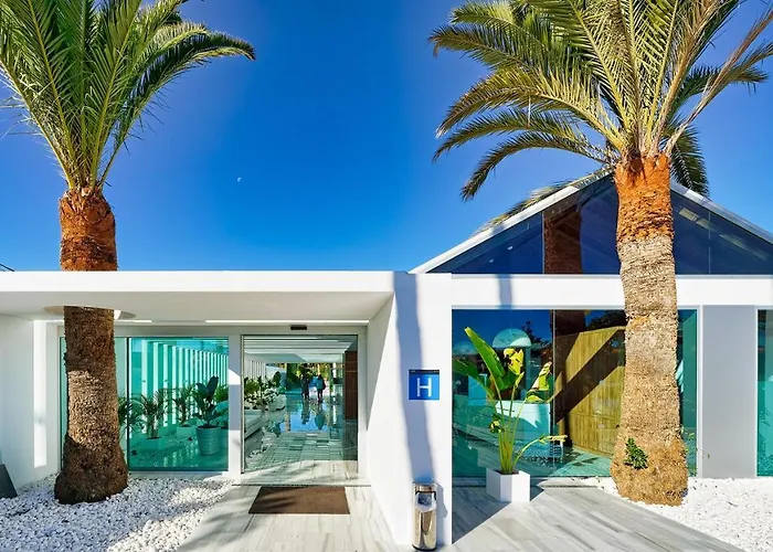 Canary Garden Club 3*